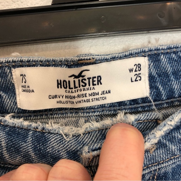 Hollister Curvy High Rise Ripped Mom Jeans Blue Denim Size 28 Short - Picture 16 of 16